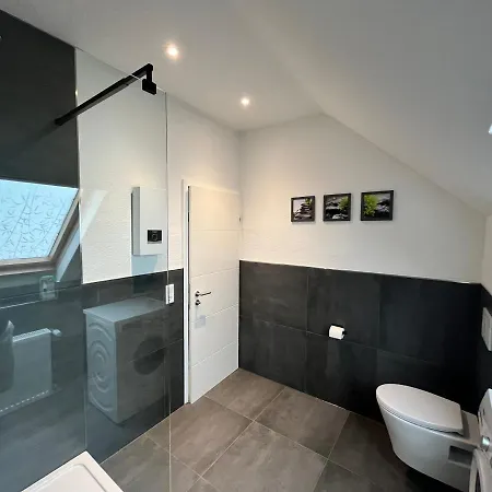 Appartement Miami , Naehe Duesseldorf ,messe ,hbf ,city, Wifi, Helios Hospital