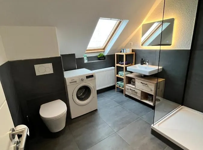 Lejlighed Miami , Naehe Duesseldorf ,messe ,hbf ,city, Wifi, Helios Hospital *